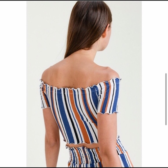 💙Off Shoulder Ruffled Crop Top🧡 - Picture 5 of 6